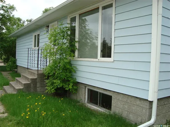 260 6th AVENUE E, Gravelbourg, SK S0H 1X0
