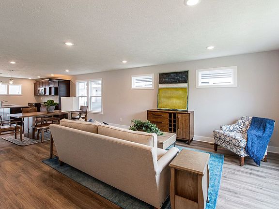 4th image of 3823 Zaharas Ln #32