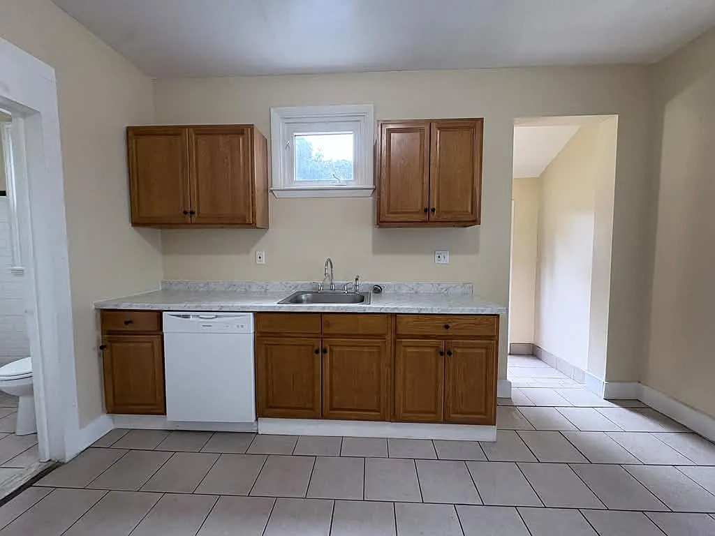 81 Sherman Ave — Photo 2