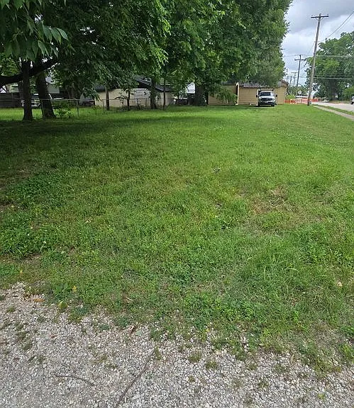1301 N Rogers Ave — Photo 3