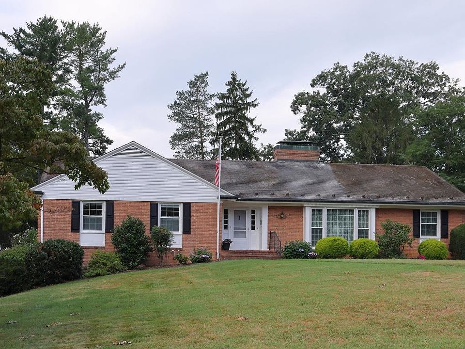 1st image of 1075 Fairway Dr