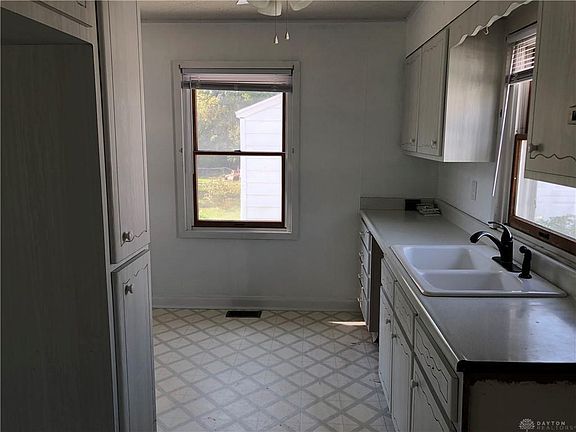 5th image of 41 Kemp Ave