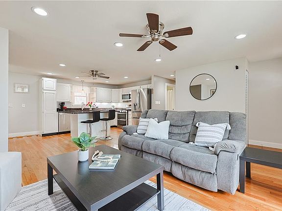 3rd image of 40 Forestdale Dr