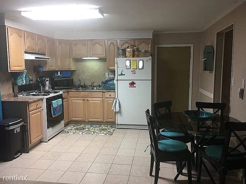 200 Burns Ave photo 1