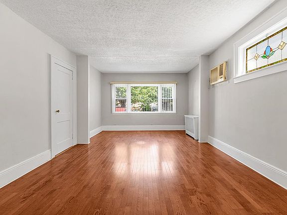 3rd image of 4514 164th St