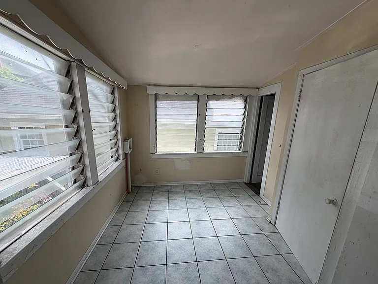 4316-4318 Fontainebleau Dr — Photo 3