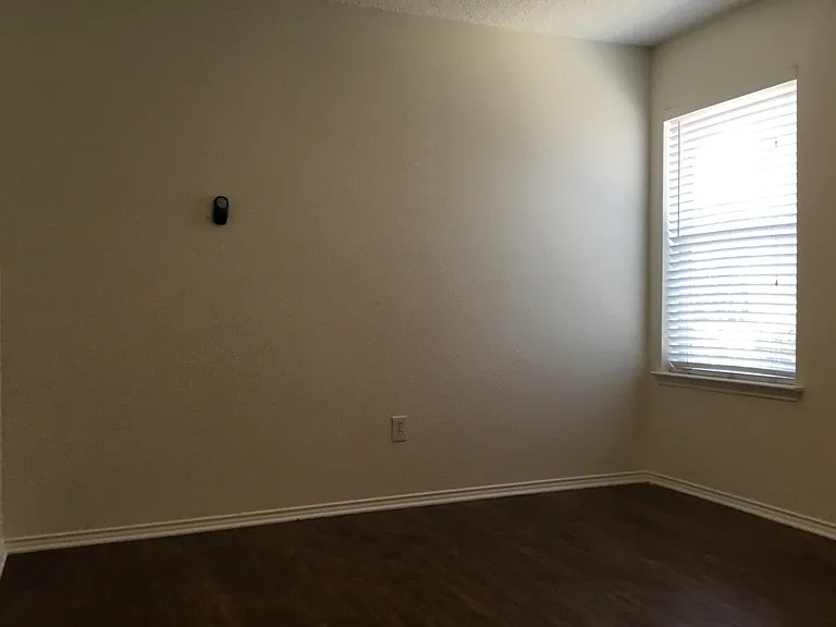 8400 Beaufort Ct — Photo 16