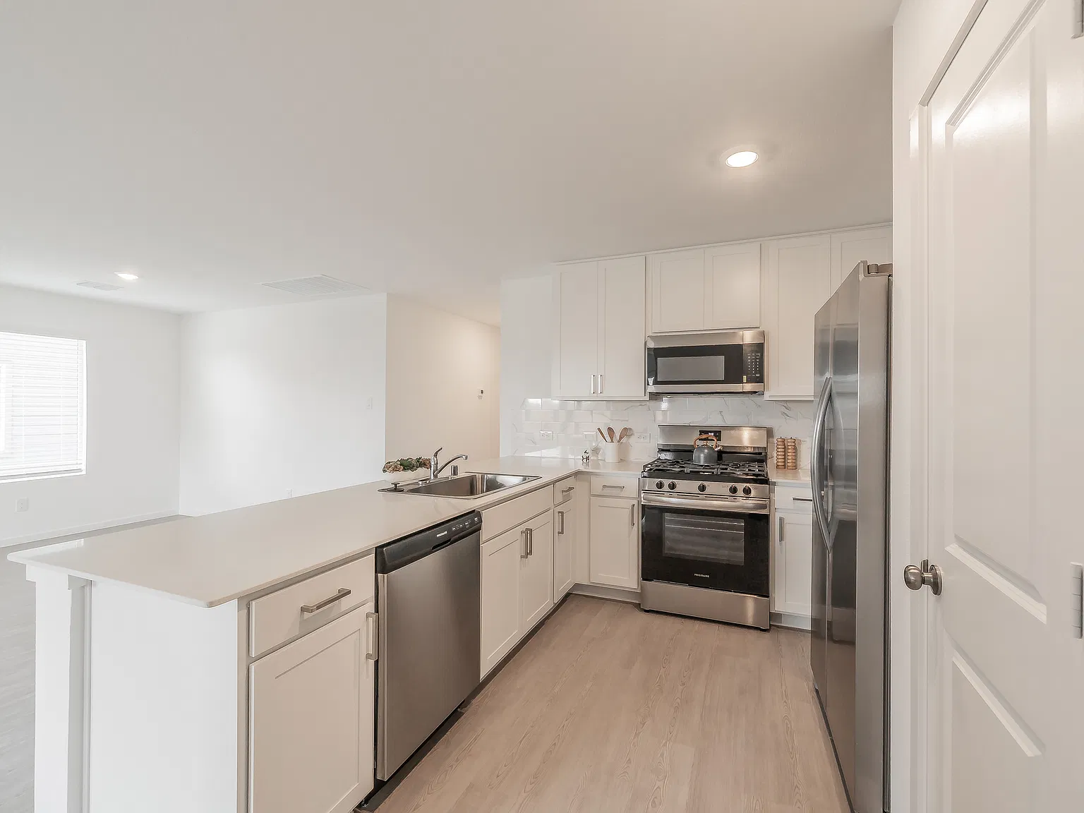 4 bed, 1667 sqft, $2,195 — Photo 4