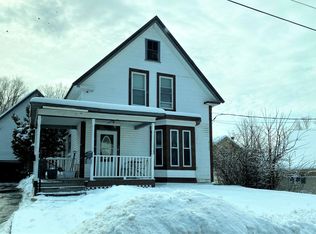 28 School St, Farmington, NH 03835