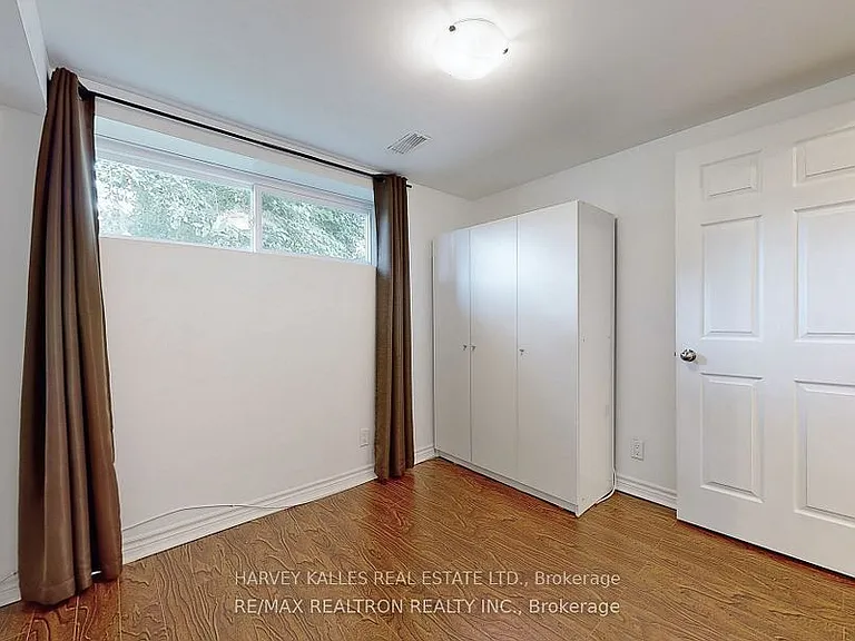 142 Combe Ave #LOWER — Photo 13