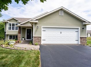 4009 John Hart Pl, Eau Claire, WI 54703