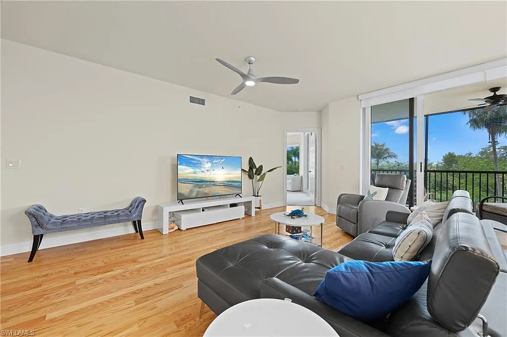 3 bed, 2.5 bath, 1865 sqft, $10,000 — Photo 4