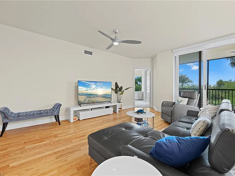 1065 Borghese Ln #203 — Photo 4