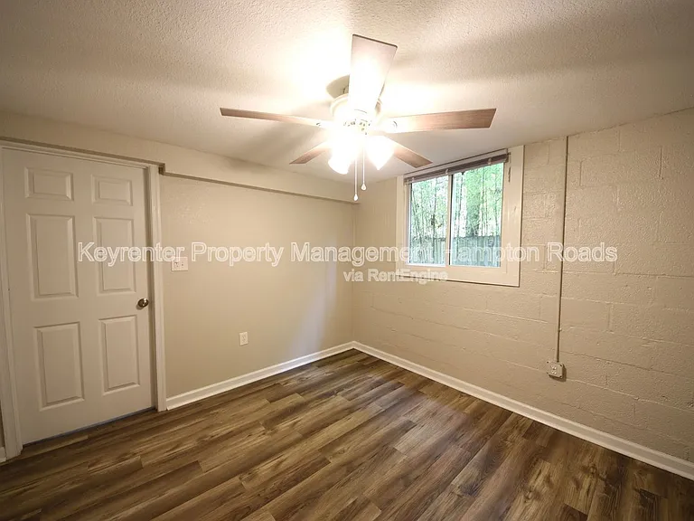1303 Tallwood St #B — Photo 11