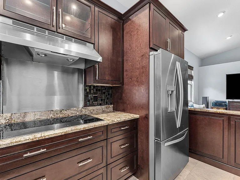 7076 Middlebury Dr — Photo 9