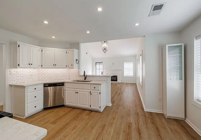 112 Lucy Ln — Photo 11