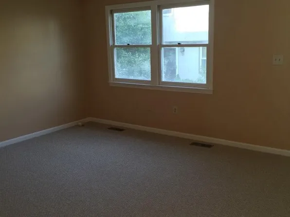 34 Bluestone Dr, Nashua, NH 03060