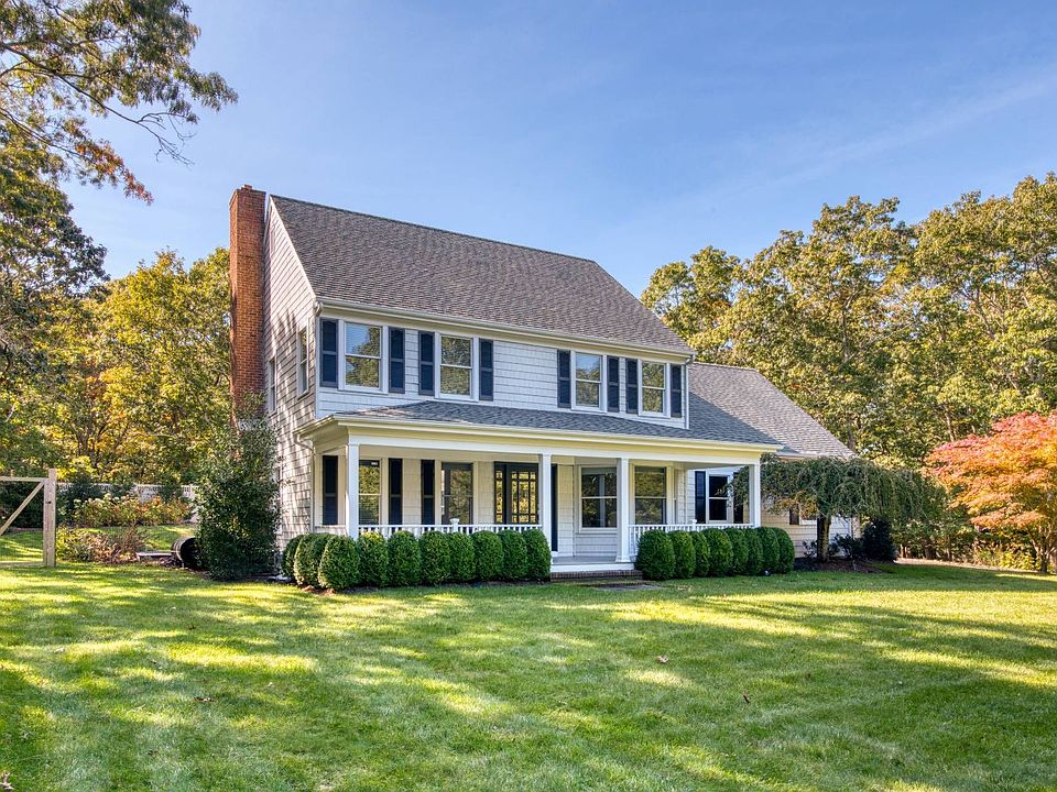 1st image of 8 Round Pond Ln