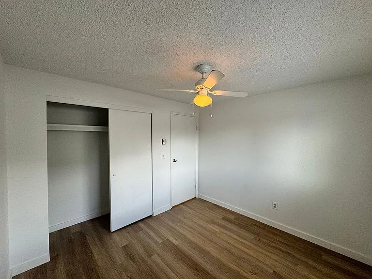 Stunning 2 Bed, 1 Bath w/ Laundry & AC in Lincoln Heights! — Photo 12