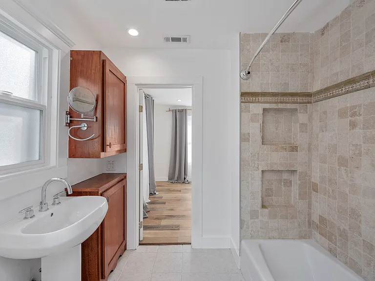 7715 Lexington Ave — Photo 17