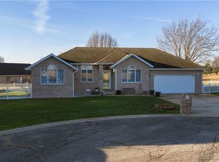 738 J Robert Cir, Lebanon, MO 65536