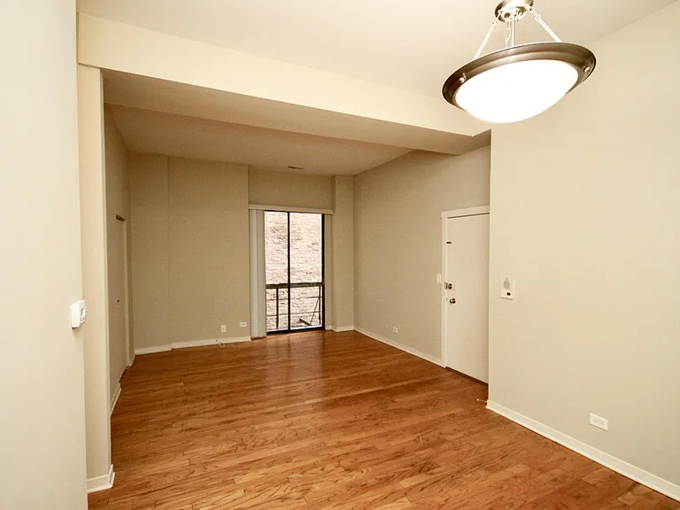 2310 N Clark St #2E — Photo 2