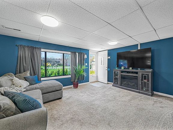 4th image of 3802 Brook Dr