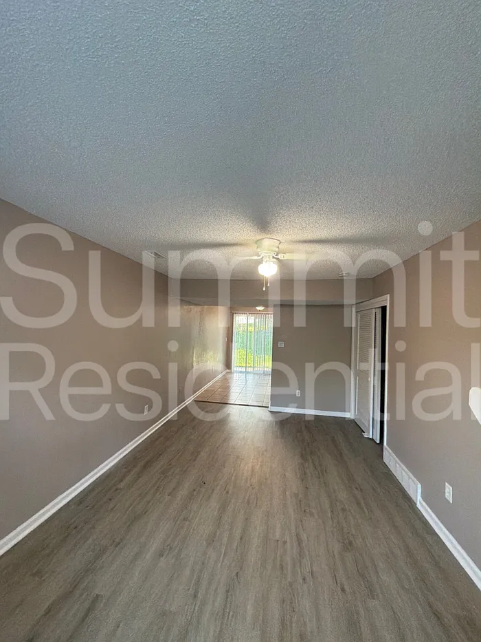 2 bed, 1.0 bath, 1009 sqft, $1,295 — Photo 4
