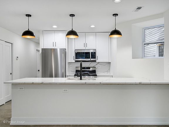 4th image of 1633 N Francisco Ave #G