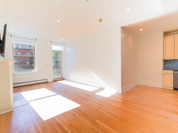 310 East 15th Street image 2 of 17