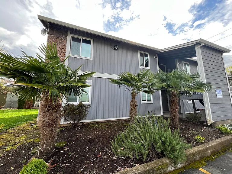 2-Bedroom in SE Portland! — Photo 1