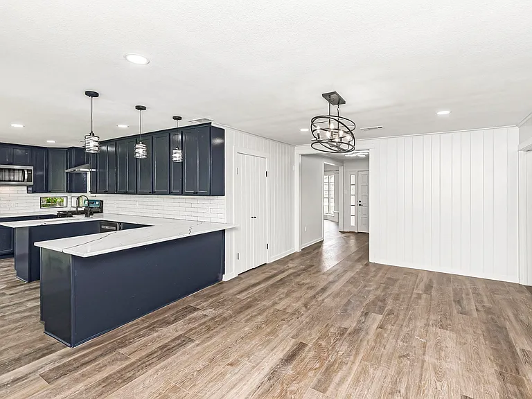 535 Thornwood Dr — Photo 9