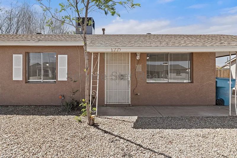 3 bed, 2.0 bath, 1064 sqft, $1,645 — Photo 3