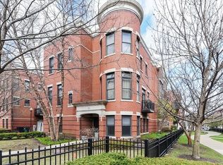 822 W College Pkwy, Chicago, IL