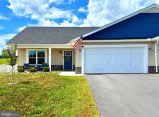 464 Dripping Spring Dr, Hedgesville, WV 25427