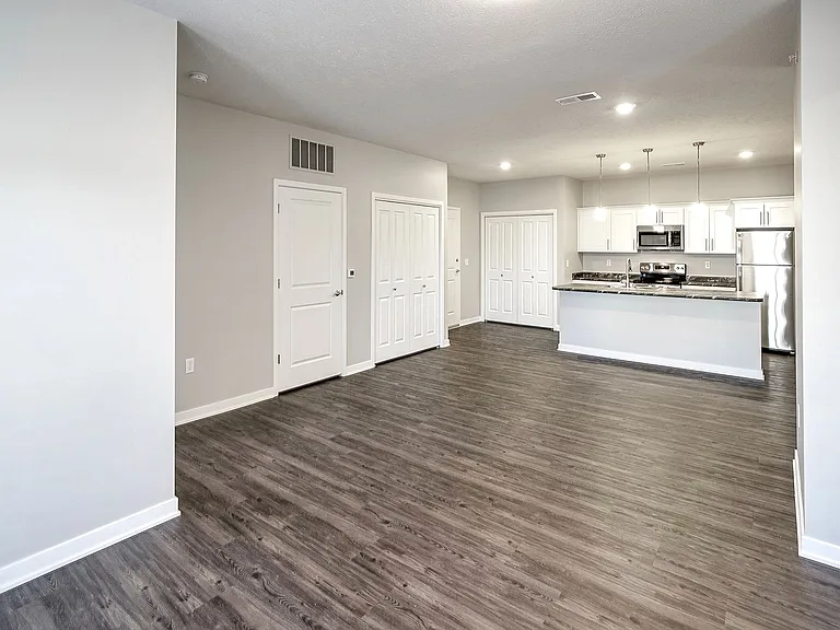 Deerfield Apartments & Chateaus — Photo 5