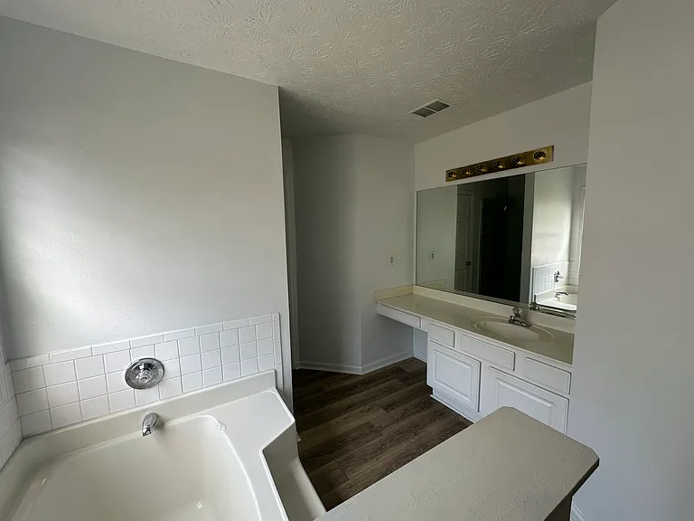 976 Sham Pointe Dr — Photo 12