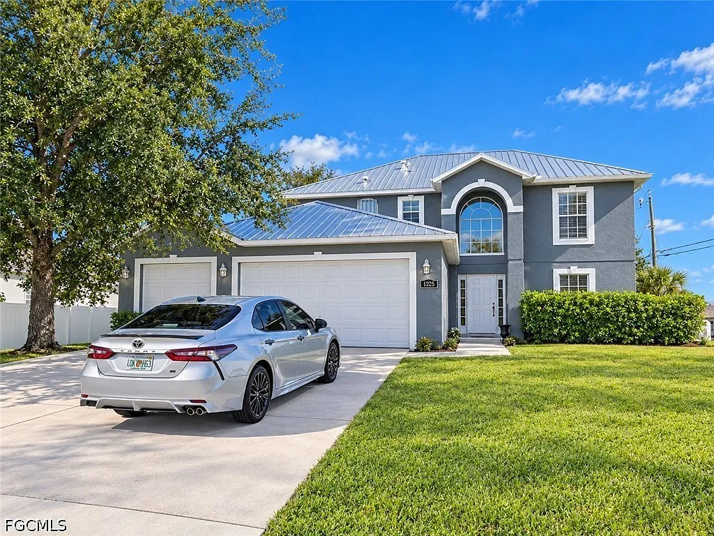 3 bed, 2.5 bath, 2217 sqft, $2,800 — Photo 1