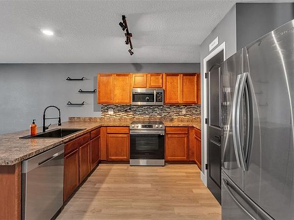 4th image of 1 REDWOOD COURT
