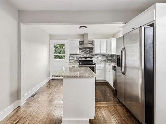 3rd image of 6705 Kensington Ave
