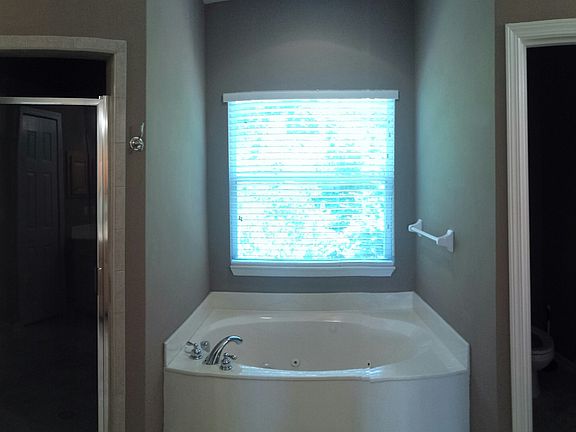 Master bath (his/her)