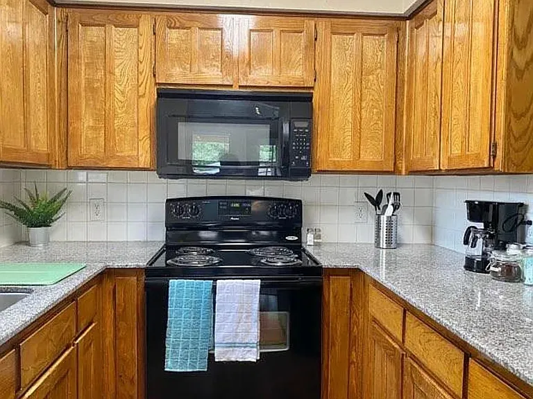 527 Essex Pl — Photo 18