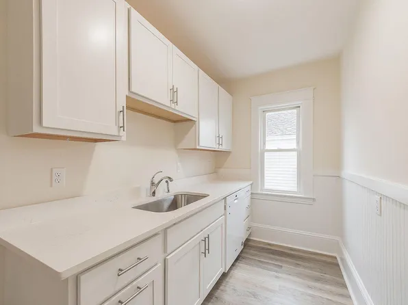 680 Harvard St #2, Manchester, NH 03103