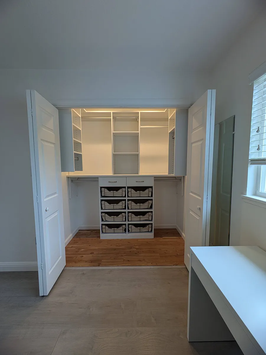 walk in closet - 909 Craig Pl