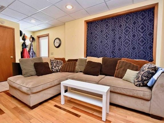 2nd image of 915 W 5th St APT 3