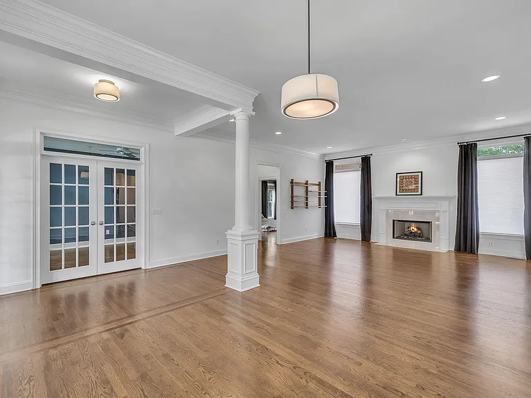 729 Harrow Ln — Photo 10