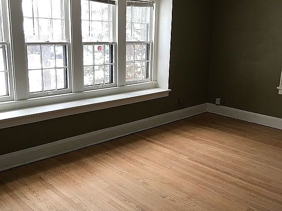 4th image of 1901 E Marion St