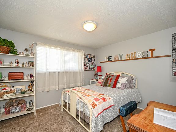 5th image of 4022 S Vernon Cir