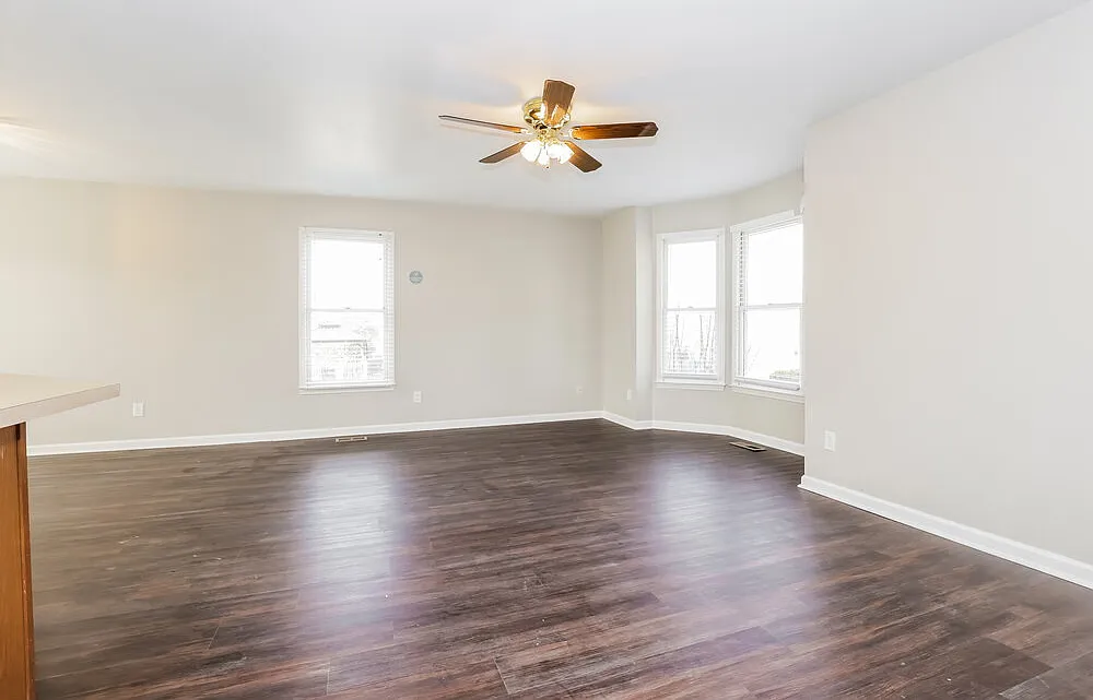 3 bed, 2.5 bath, 1833 sqft, $2,635 — Photo 4