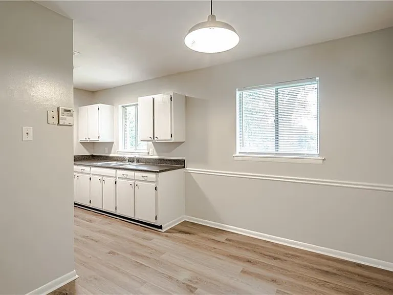 4339 Binghamton Dr — Photo 5
